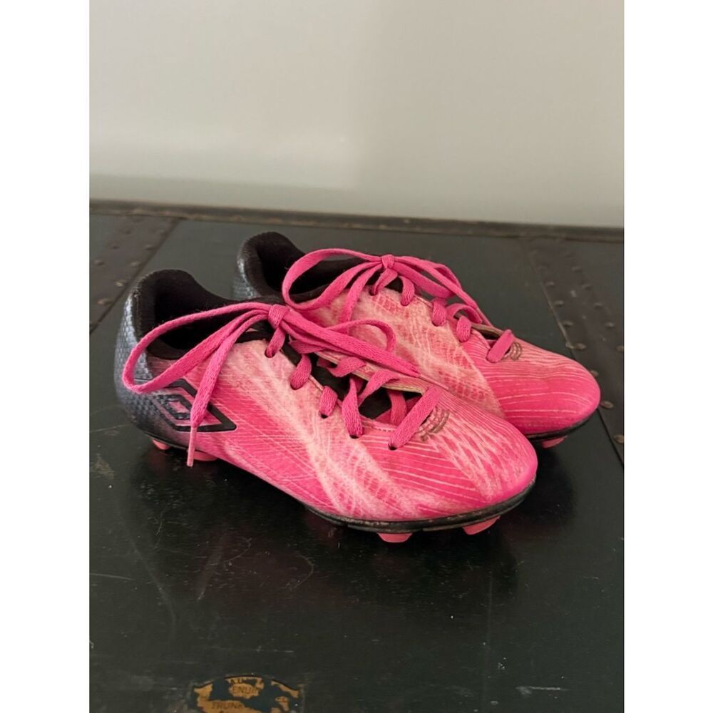 Umbro Girls Pink And Black Youth Soccer Cleats Shoes / US Size 12 K